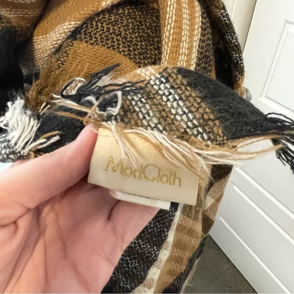 ModCloth Tan and Black Plaid Frayed End Blanket Scarf - Picture 3 of 7